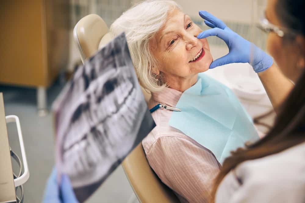 Image illustrating patient and dentist discussion on dental implants