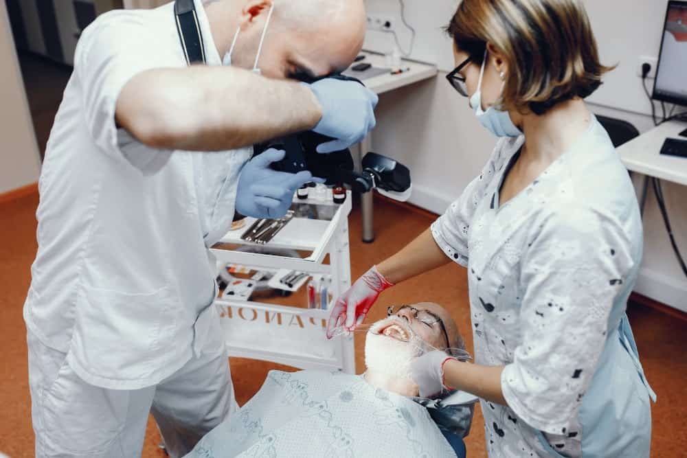 Image illustrating the dental implant procedure